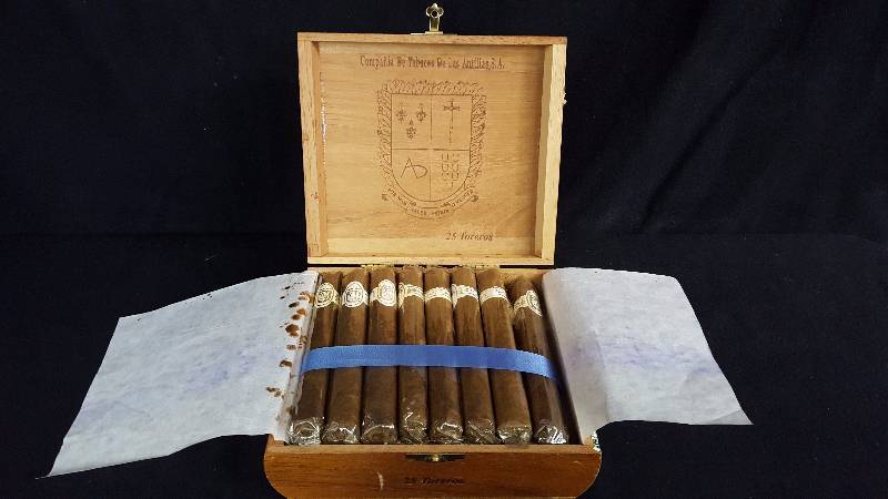 lot 172 image: Compania De Tabacos De Las Antillas SA Box