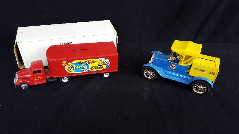 lot 183 image: Ertl Diecast Toy Truck Coin Banks