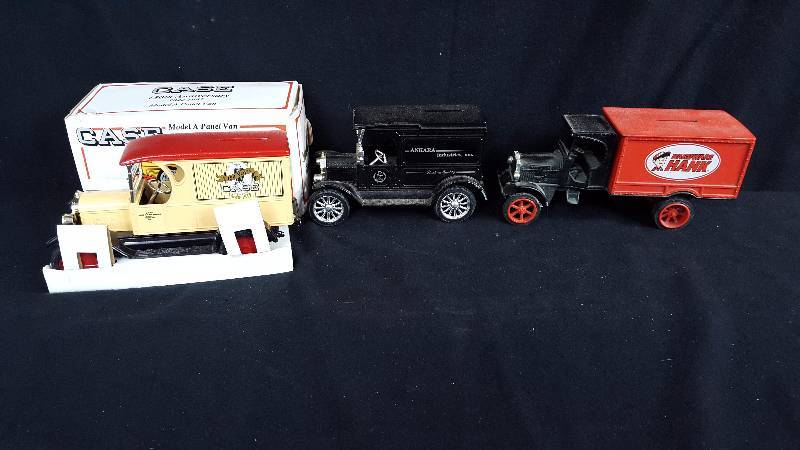 lot 187 image: Ertl Diecast Toy Truck Coin Banks