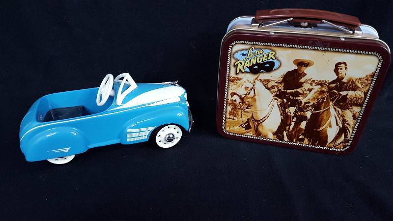 lot 189 image: Hallmark Pedal Car