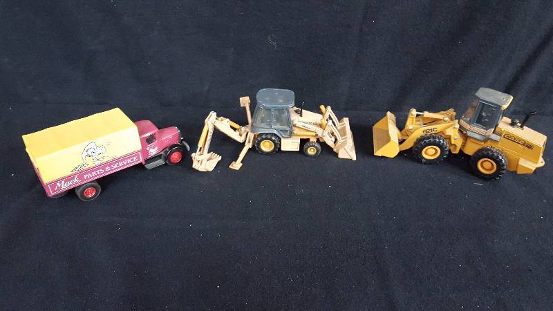 lot 190 image: Ertl Die cast Toy Tractors