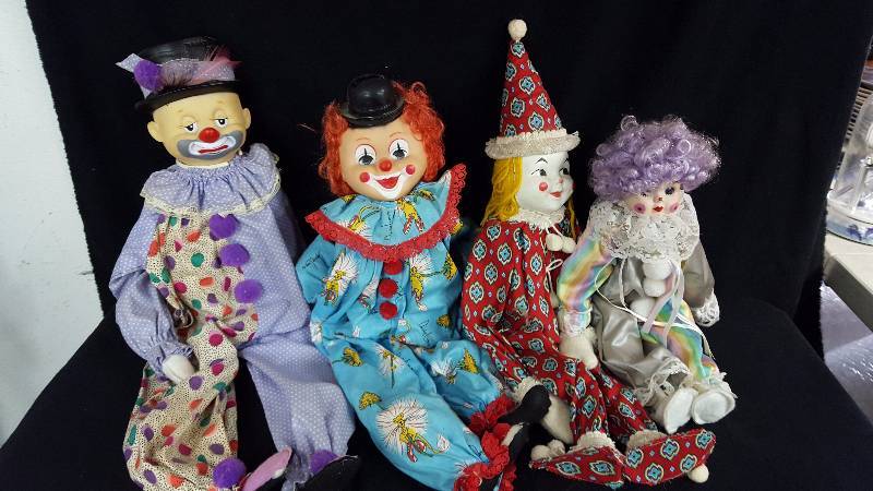 lot 192 image: Clown Dolls