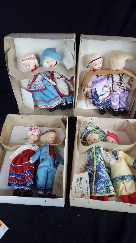 lot 203 image: Authentic Russian Dolls