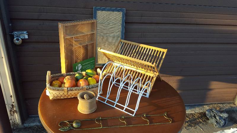 lot 228 image: Kitchen Items
