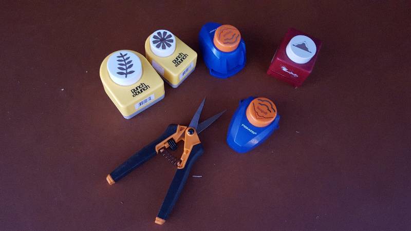 lot 244 image: Crafting Supplies