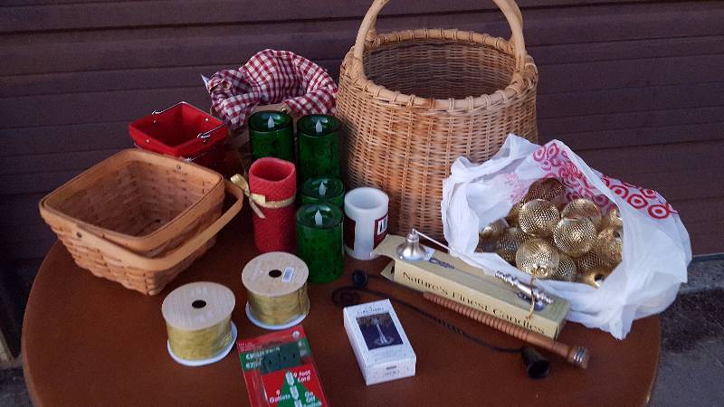 lot 245 image: Christmas Items