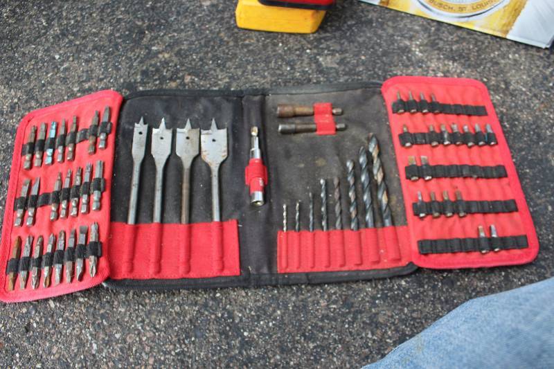 lot 90 image: Milwaukee Tools Drill Bit & Driver Set w Case
