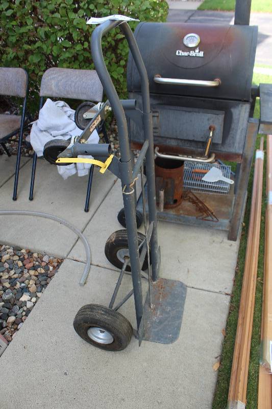 lot 154 image: 2-Wheel Hand Truck