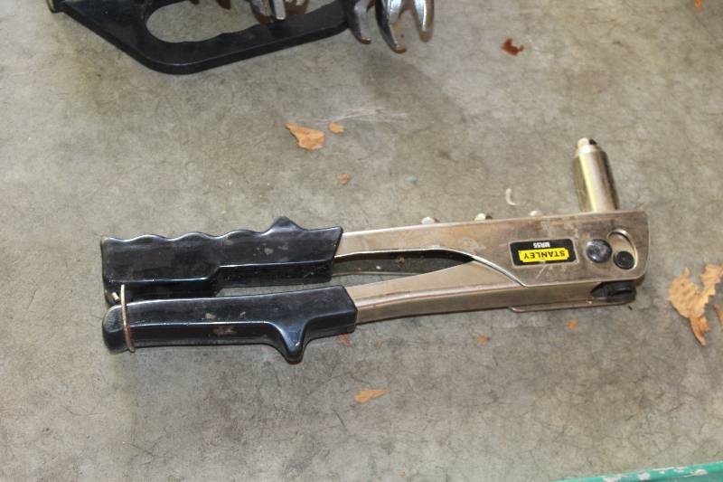 lot 185 image: Riveting Tool