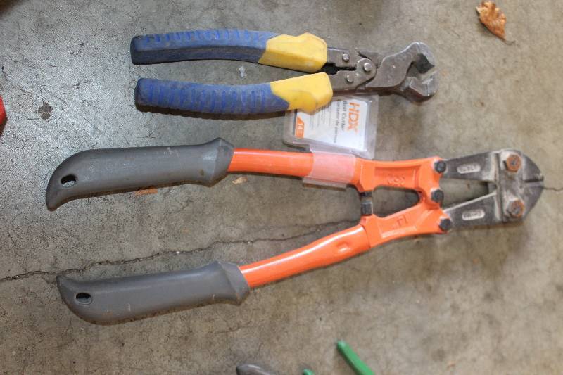 lot 184 image: Lot of (2) Bolt Cutters