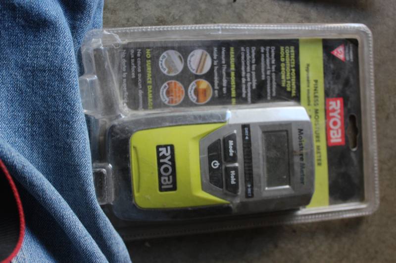 lot 174 image: Ryobi Pinless Moisture Meter