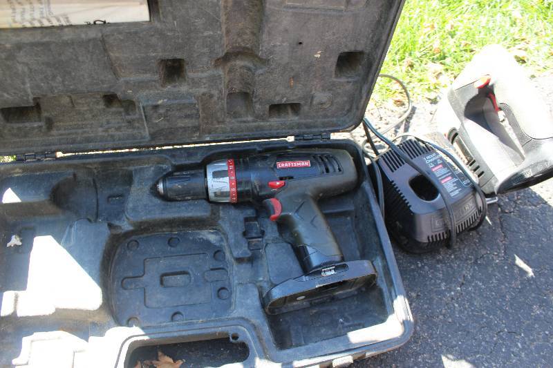 lot 28 image: Craftsman 19.2V Cordless Set w Charger, Case wo Battery Includes Drill, Jig Saw,