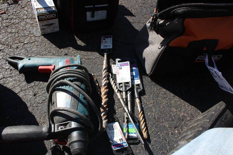 lot 33 image: Bosch Variable Speed Reverible Hammer w Bits