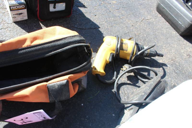 lot 34 image: Dewalt VSR DeckDrywall Screwdriver w Case