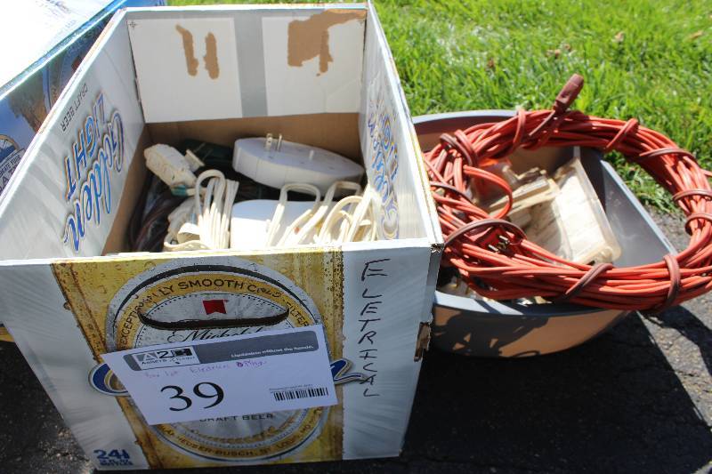 lot 39 image: Box Lot of Electrical Plugs