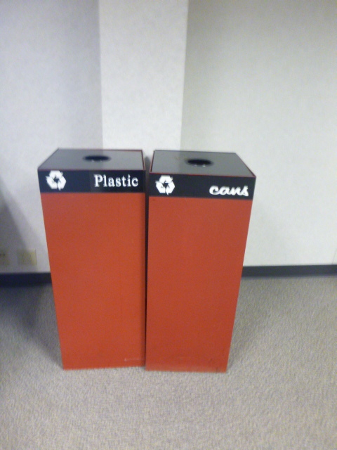 2 Recycle Garbage Cans