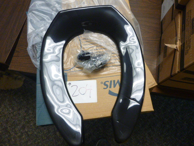 4 NEW Toilet Seats