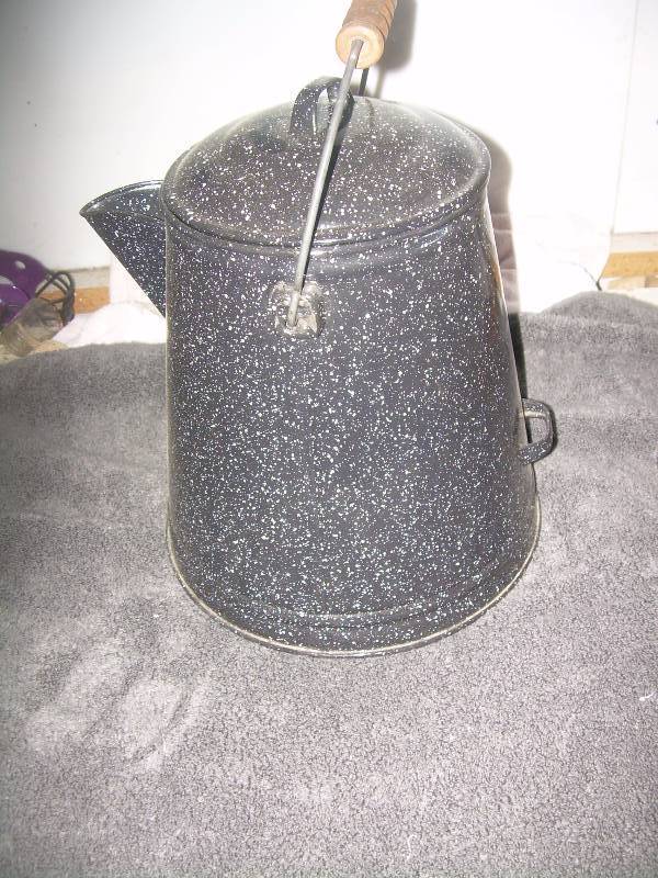 lot 1 image: VINTAGE BLUE COFFEE POT