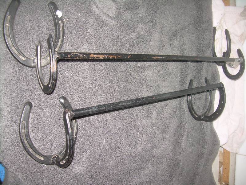 lot 2 image: 2 CAST IRON HANGERS WITH HORSE SHOES ON EACH END