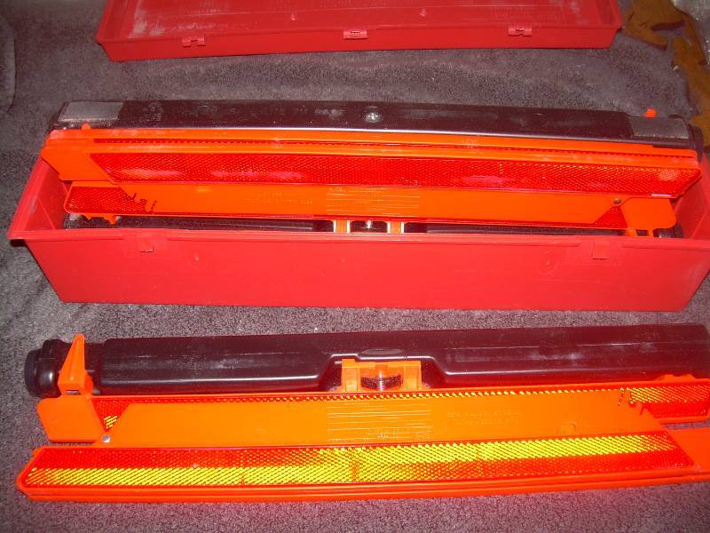 lot 3 image: ROAD FLARES