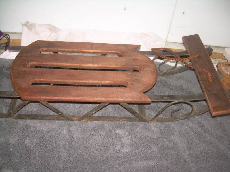 lot 6 image: VINTAGE WOOD SLED