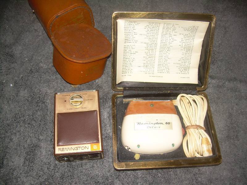 lot 30 image: VINTAGE REMINGTON RAZERS