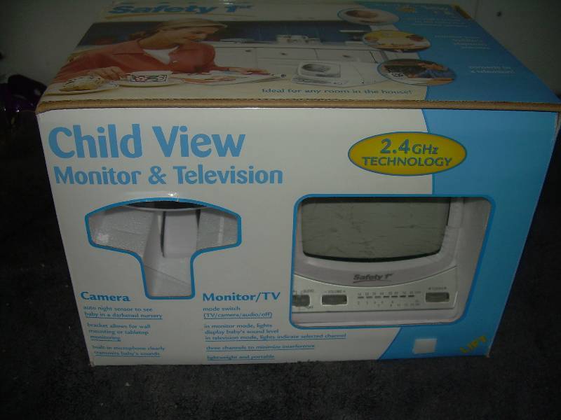 lot 37 image: CHILDS VEIW MONITER AND TV