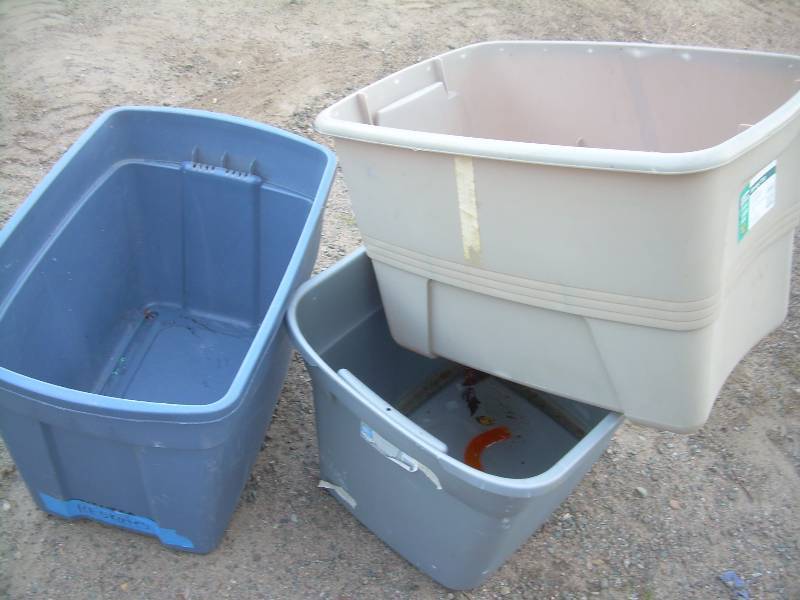 lot 39 image: 3 TOTES