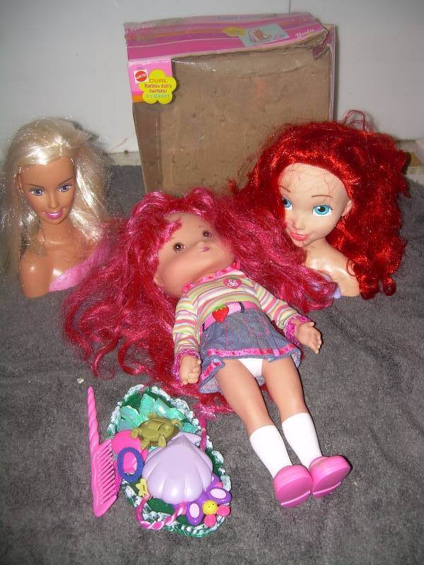 lot 50 image: BARBIE COLOR CURLS AND STRAWBERRY PATCH KID