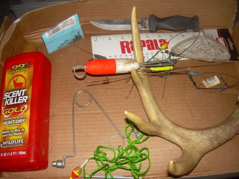 lot 64 image: FISHING AND HUNTING SUPPLIES