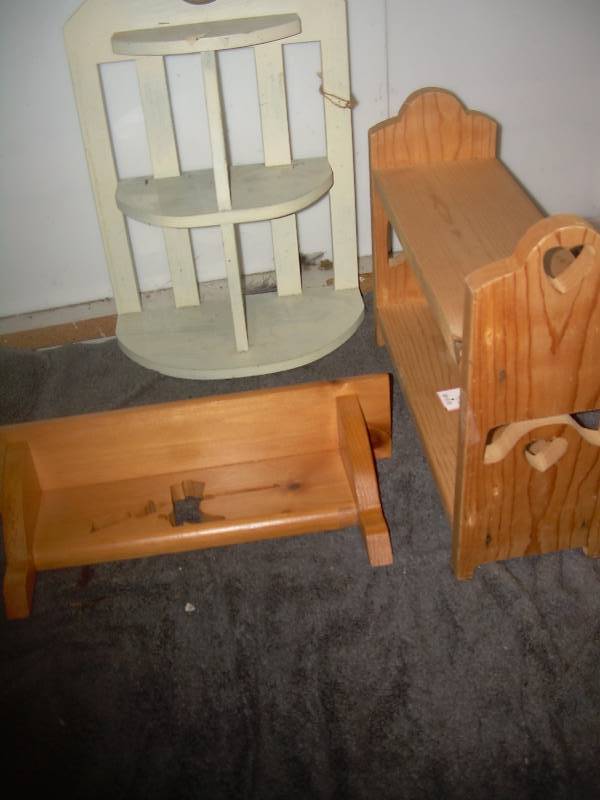 lot 66 image: KNICK KNACK SHELVES