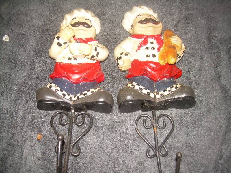 lot 69 image: VINTAGE CHEF UTINCEL HANGERS