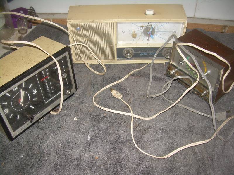 lot 74 image: 3 VINTAGE RADIOS