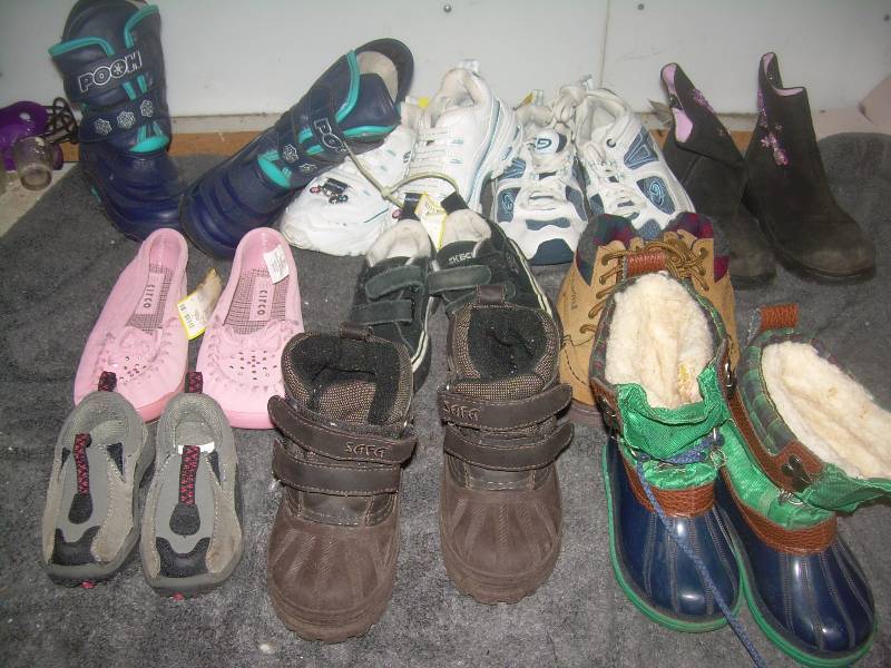 lot 80 image: KIDS SZ 12-11-5 12 -7 BOOTS AND TENNIS SHOES