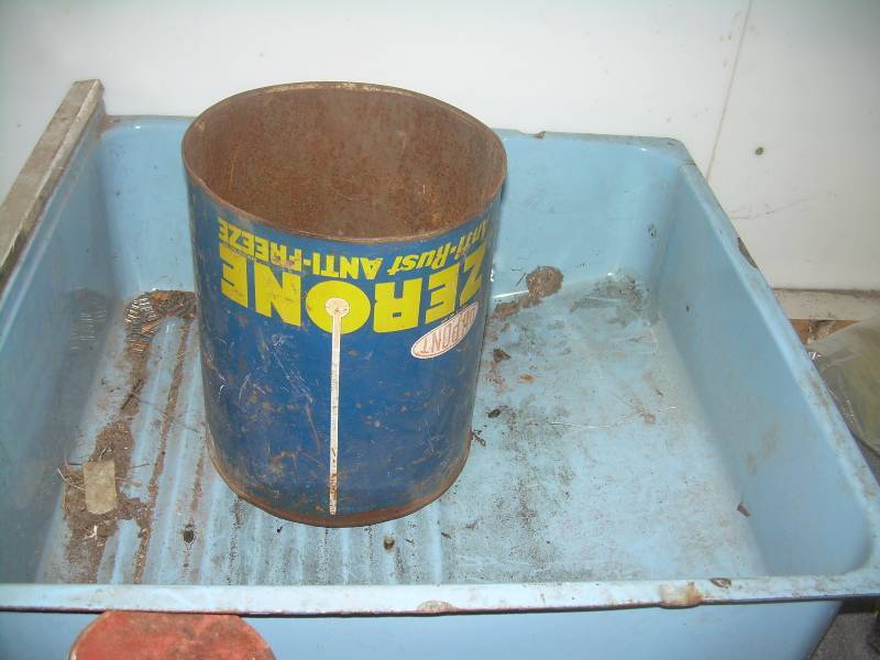 lot 88 image: VINTAGE AND ANTIQUE TINS