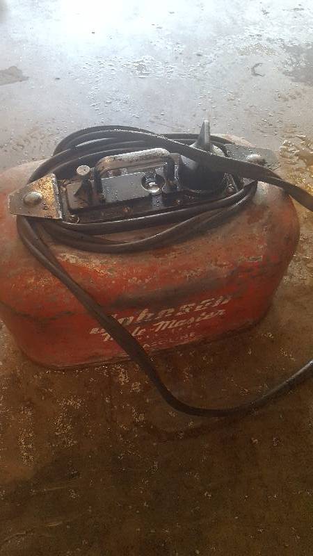 lot 2 image: Vintage 1954 Johnson Seahorse 10 hp outboard boat motor. Model QD-15