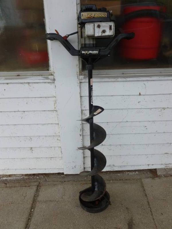 lot 4 image: Ice Auger