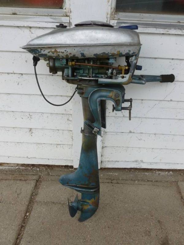 lot 5 image: Vintage Boat Motor