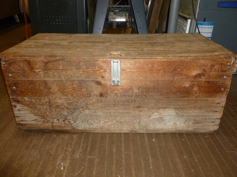 lot 10 image: Vintage Carpenters Box
