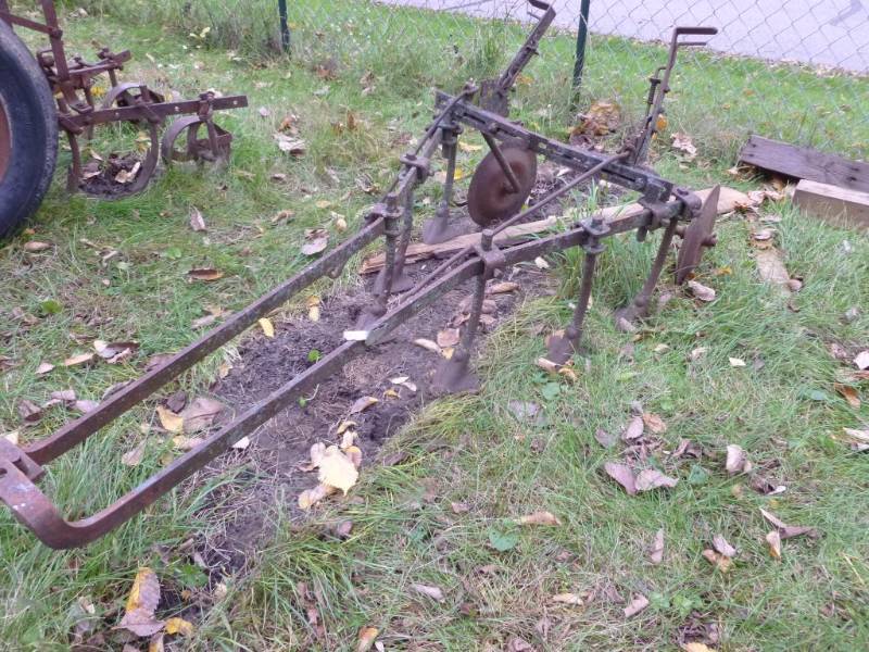 lot 15 image: Vintage Cultivator
