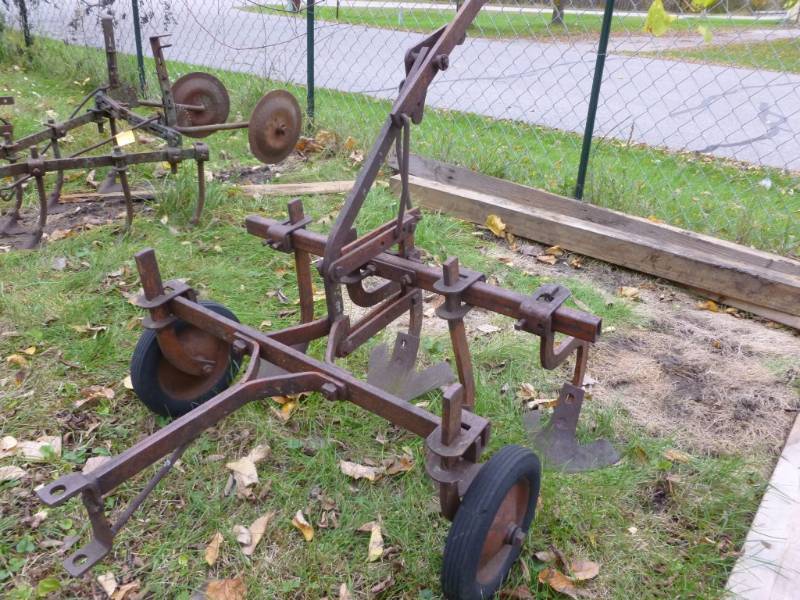 lot 16 image: Vintage Cultivator