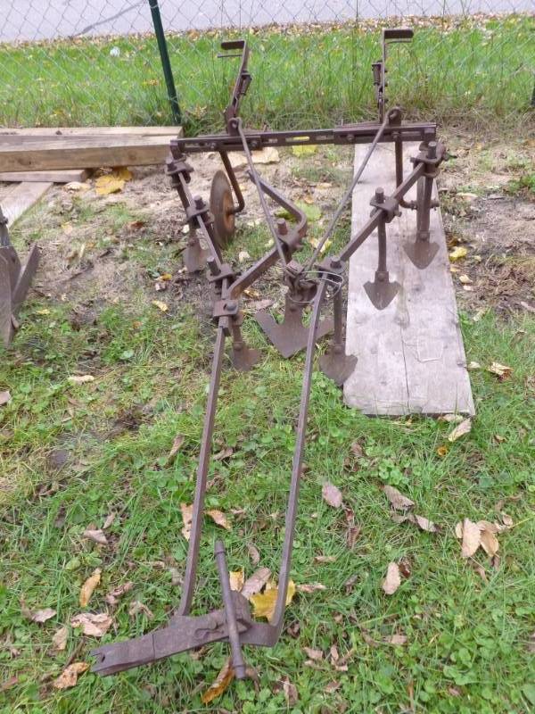lot 18 image: Vintage Cultivator