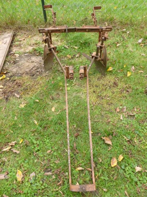 lot 19 image: Vintage Implement Item