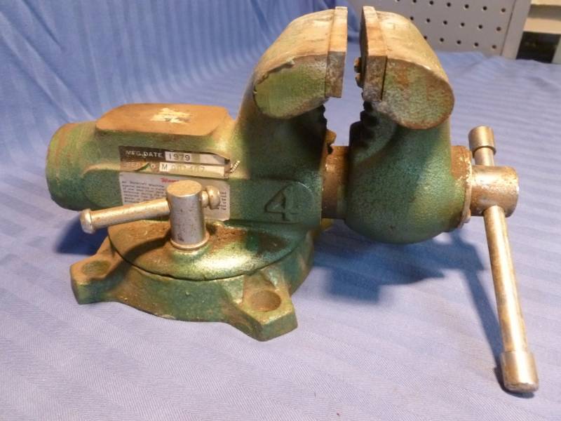 lot 29 image: Bench Vise