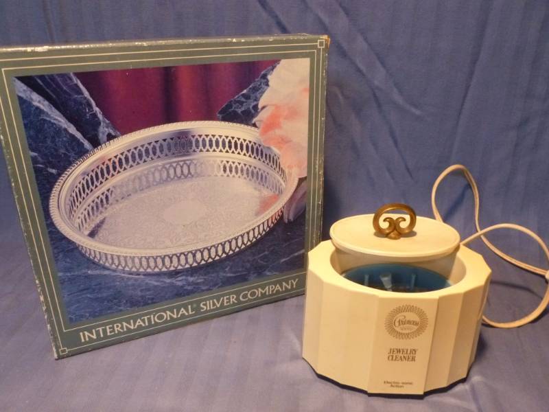 lot 51 image: Vintage Jewelry Cleaner