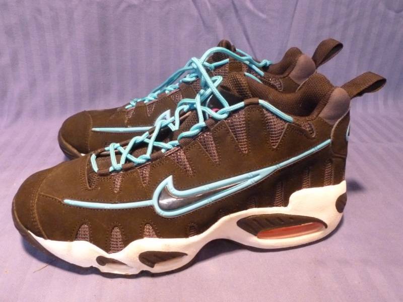 lot 66 image: Nike Shoes