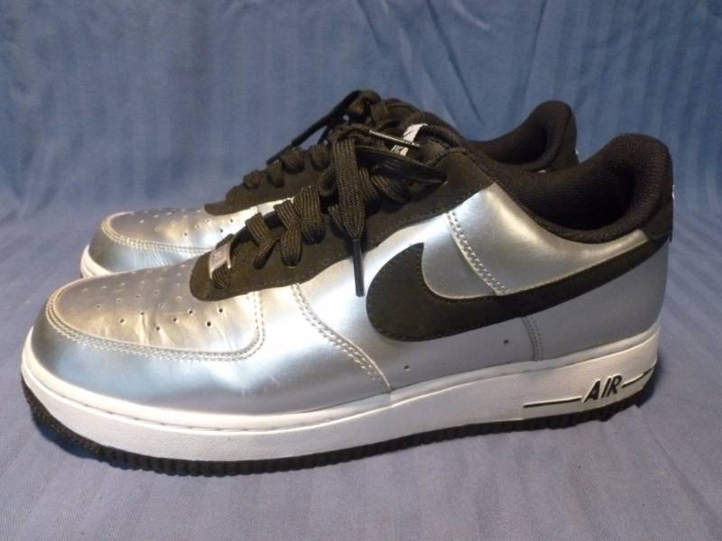 lot 69 image: Nike Air Shoes