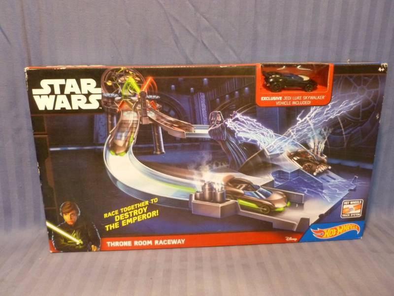 lot 79 image: Star Wars Toy