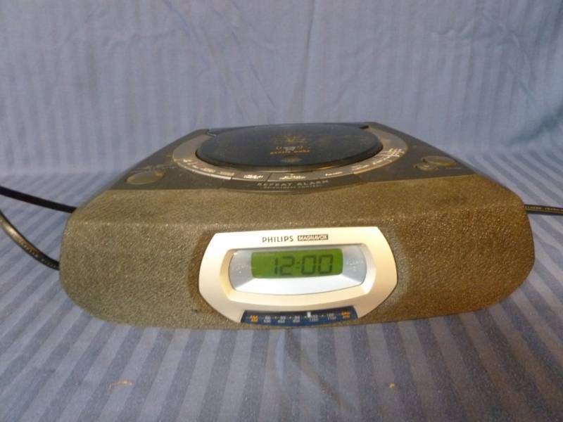lot 93 image: Alarm Radio