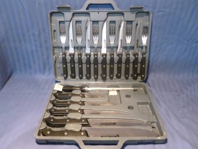lot 98 image: Cutlery Set